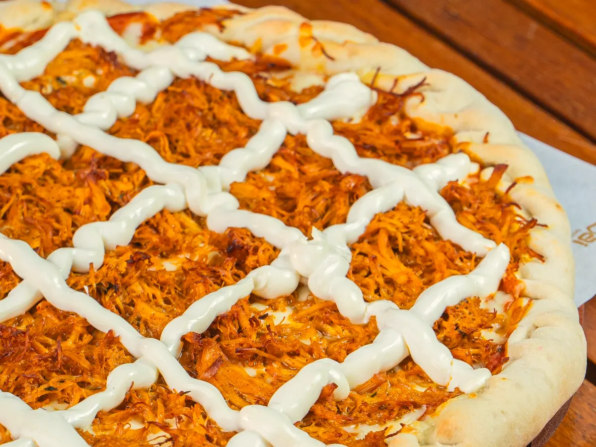 Pizza Grillowa — mozzarella, kurczak w sosie grillowym, parmezan