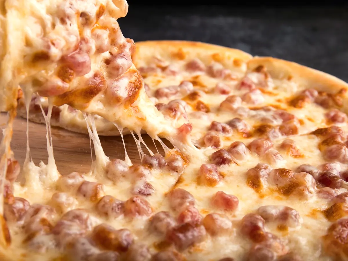 Pizza Parma — mozzarella, kurczak, pieczarki