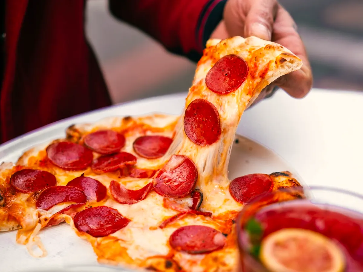 Pizza Pepperoni — mozzarella, salami pepperoni